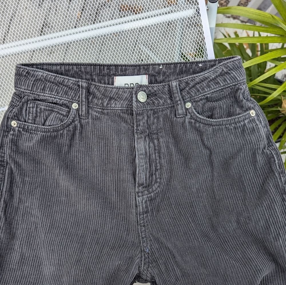 BDG High Rise Mom charcoal Grey Corduroy Pant Womens Size 26 Gorpcore Outdoor